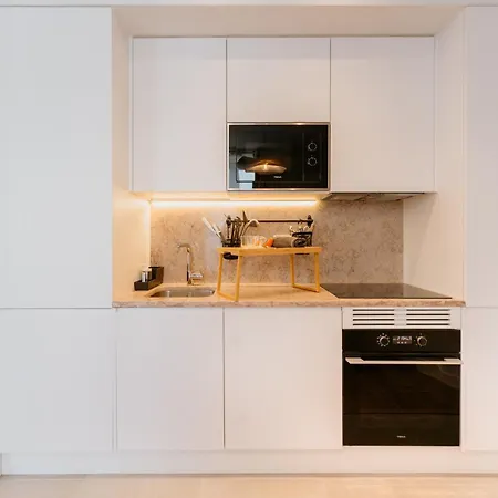 Mary Orange - No 236 Rc D - Contemporary Two-bedroom Haven 리스본