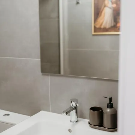 Mary Orange - No 236 Rc D - Contemporary Two-bedroom Haven Apartment Lissabon