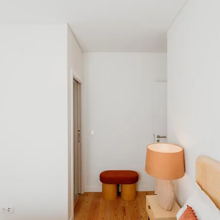 Апартаменты Mary Orange - No 236 Rc D - Contemporary Two-bedroom Haven Лиссабон