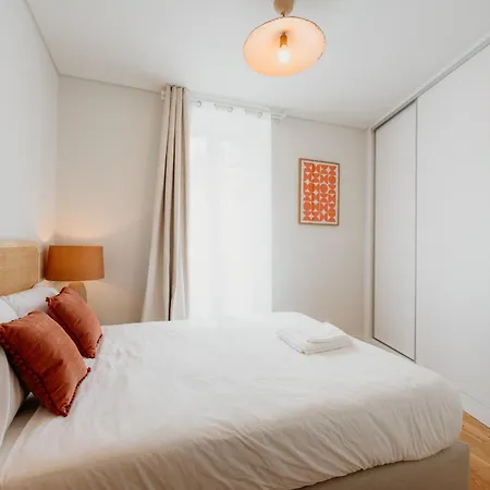Mary Orange - No 236 Rc D - Contemporary Two-bedroom Haven * Lissabon