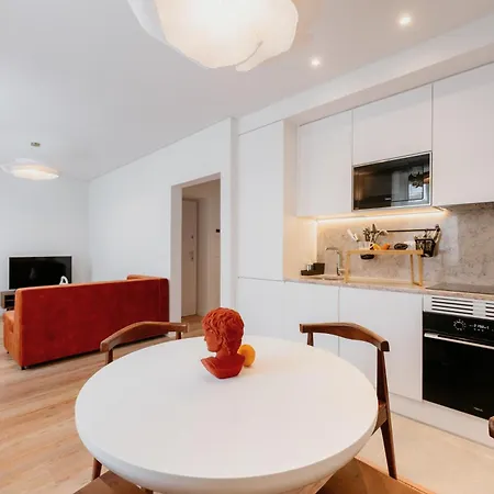 Mary Orange - No 236 Rc D - Contemporary Two-bedroom Haven Apartment Lissabon