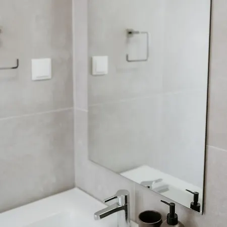 Mary Orange - No 236 Rc D - Contemporary Two-bedroom Haven Appartement
